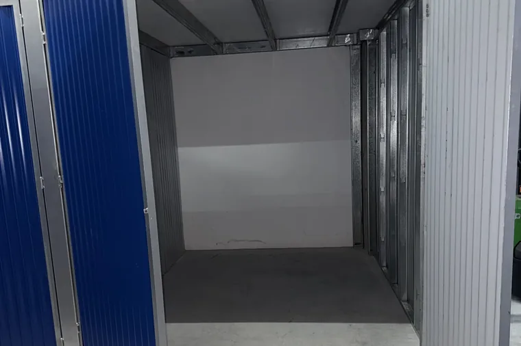 Baulera abierta lista para cargar